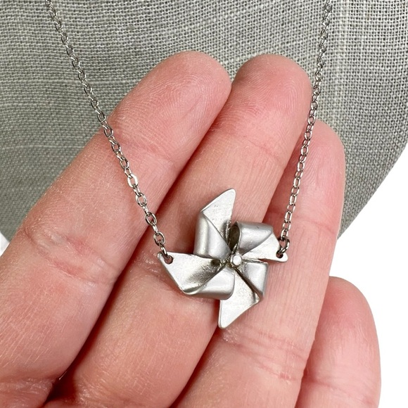 Bright Silver Tone Dainty Pinwheel Whirligig Charm Cable Chain Necklace - Picture 2 of 7